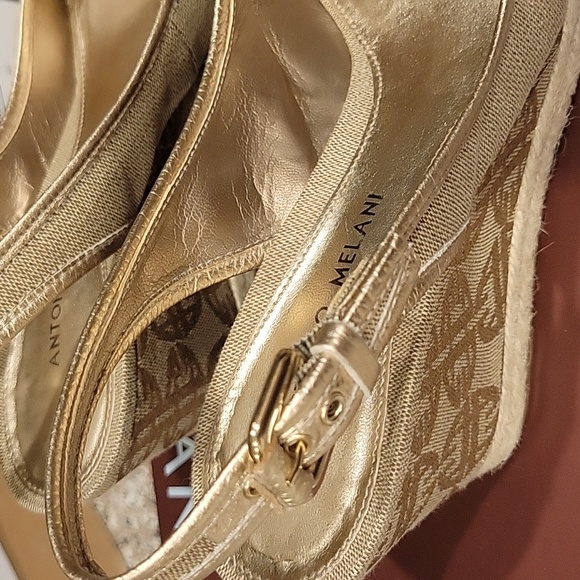 Antonio Melani tan with gold trim Sz 8.5 Sandals - Picture 4 of 5